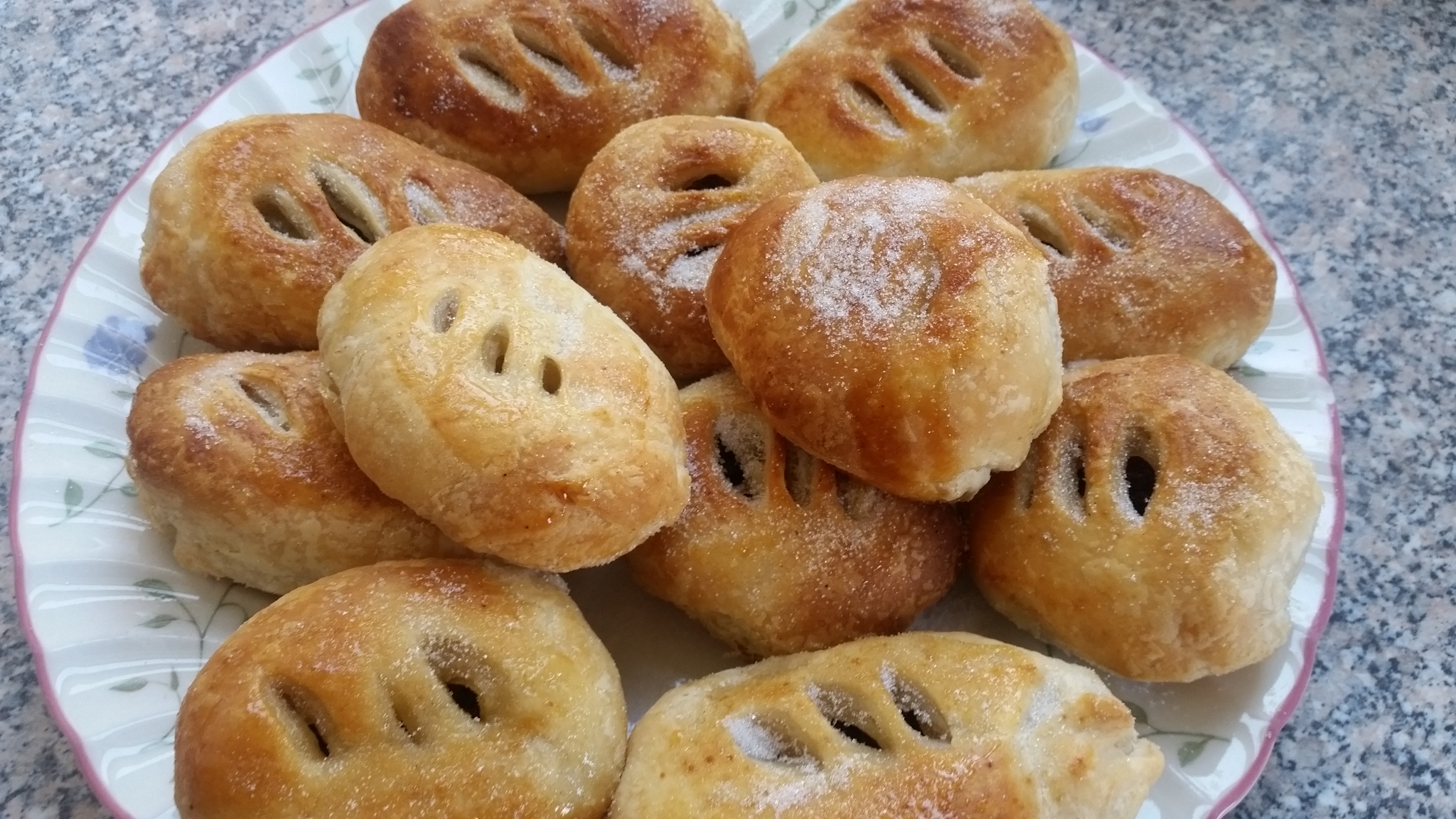 homemade-eccles-cakes-deanysdesigns-co-uk